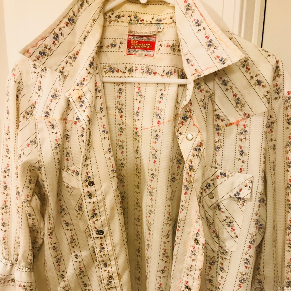 Vintage Fits Sz Small and Med (Not buttoned)
